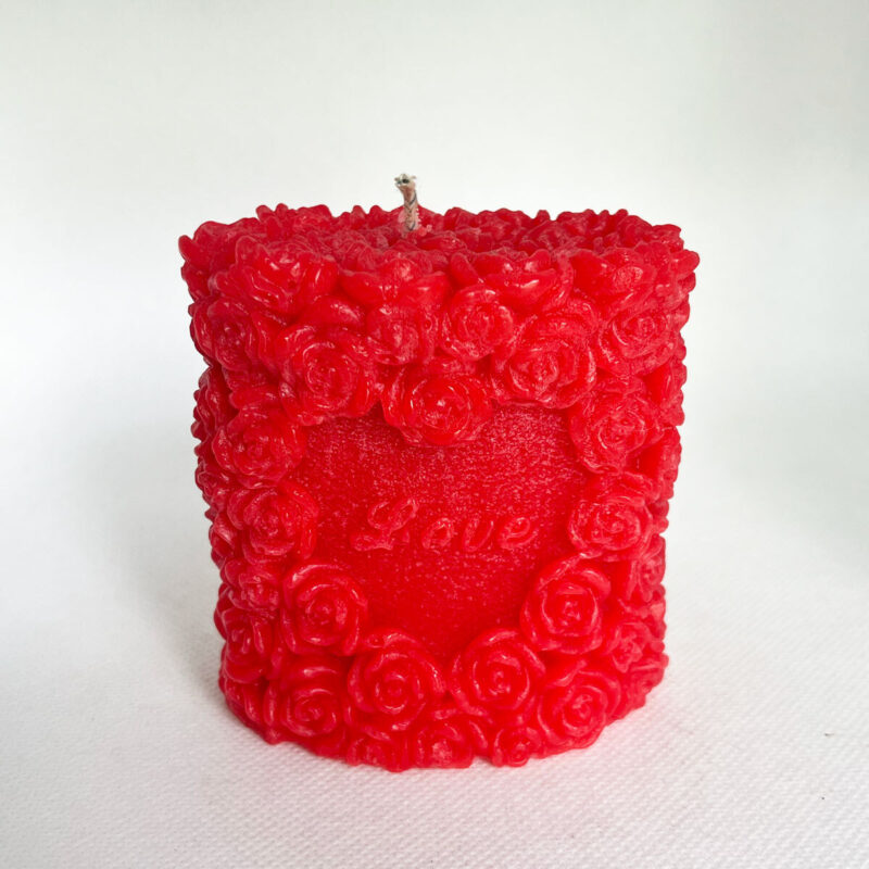 Vela Candela de parafina en pilar de rosas