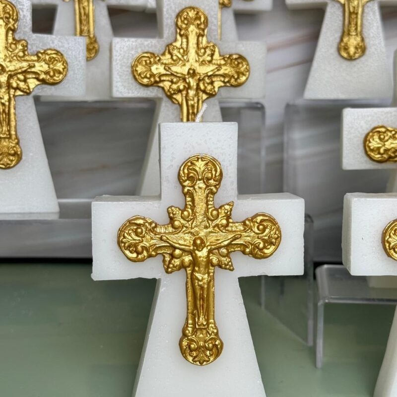 Cruz mediana delgada con aplicación vela o candela