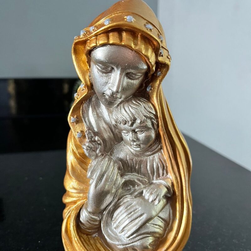 Virgen con corona y Jesús vela o candela